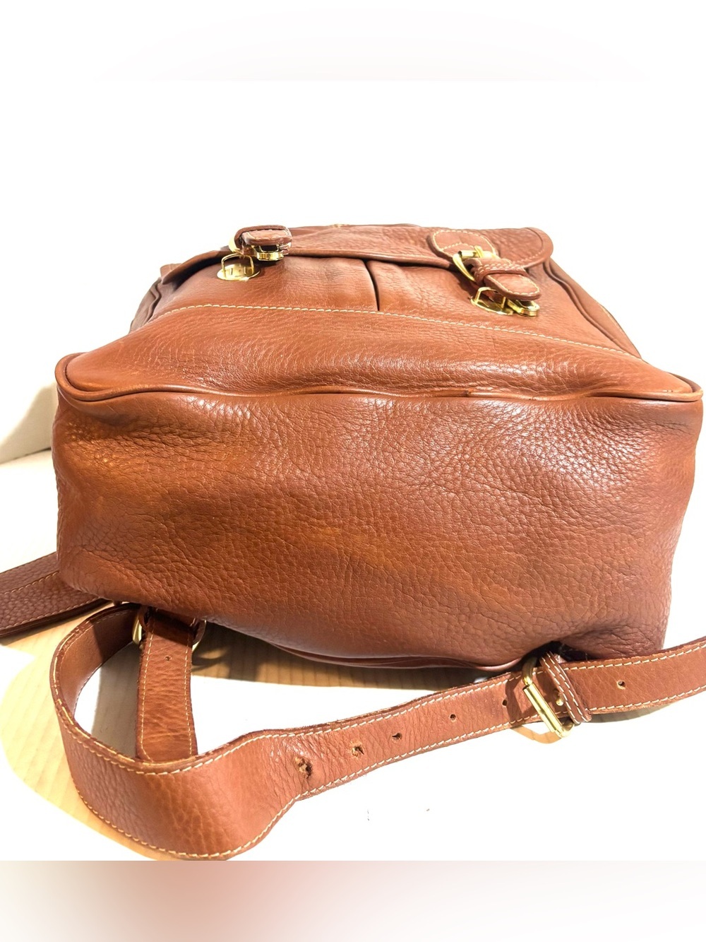 Vintage unisex Brown Leather Backpack with Gold Hardware - Picture 3 of 7